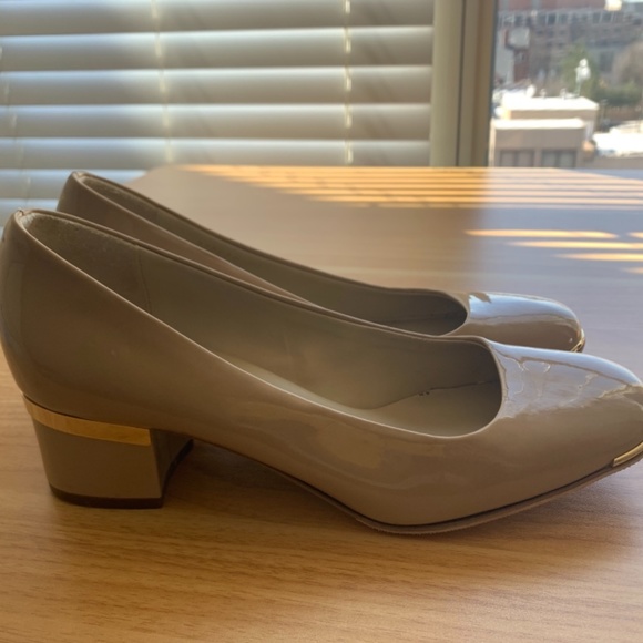 Stella McCartney patent leather low heel pump - Picture 5 of 10